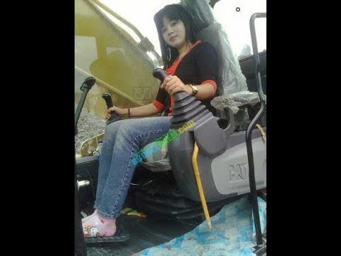 Thumbnail for UJI COBA SALAH SATU RAKITAN PONTON ANAK BANGSA PADA EXCAVATOR KOMATSU PC 200-8 M0