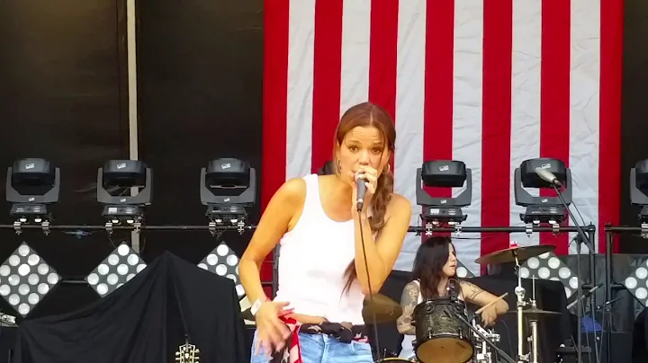Amanda Watkins - Fat Bottomed Girls