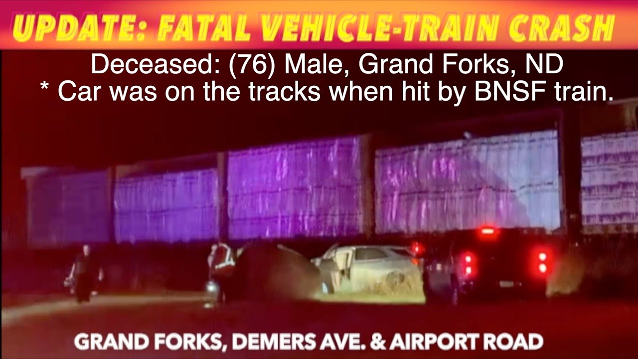 ОБНОВЛЕНИЕ: Патруль добавляет подробности. Водитель погиб в столкновении с поездом возле Гранд-Фо...