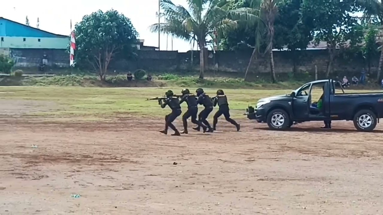 Atraksi bela diri Resimen 47 SPN Polda Papua