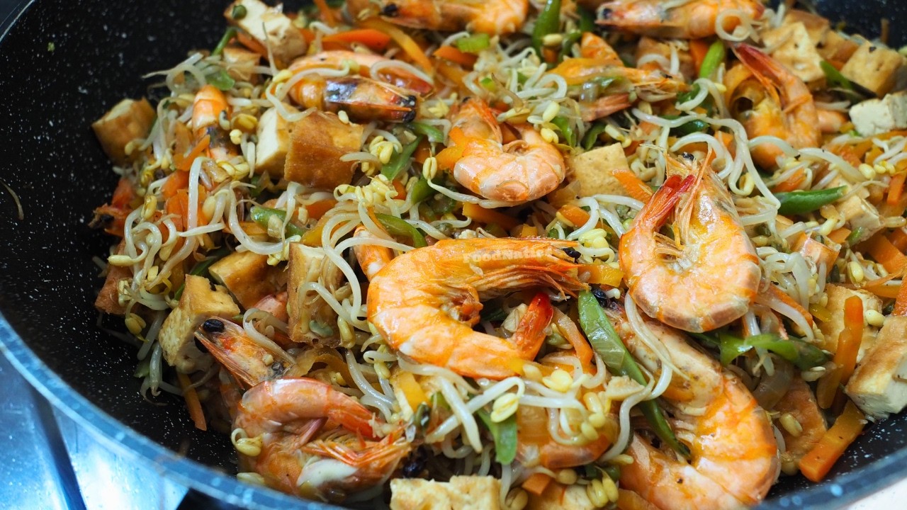 TURUAN KO KAYO KUNG PAANO LUTUIN AT PASARAPIN ANG NAPAKASUSTANSYANG GINISANG TOGUE..