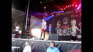Marianas Trench - Desperate Measures (Live)