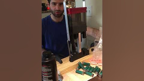 Reloading Fiocchi shotshells using Lee Load All 2