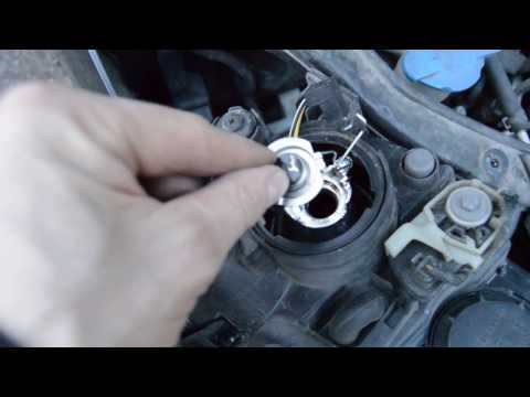 i30: Replace a headlight bulb in a Hyundai i30 (Comment changer l'ampoule, Как заменить лампочку)