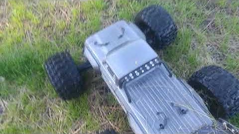 Arrma Outcast - More Stupid Long Wheelies (Driftomaniacs Slightly Dangerous Wheelie Challenge II)