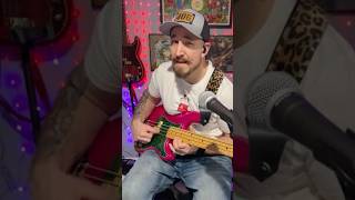 Finger picking #bass #guitar #funk #rock #live #music #shorts