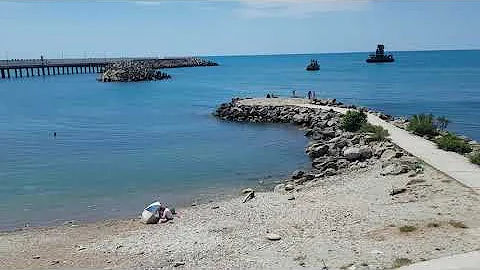 Голубая бухта. Пляж Санатория Пирогова. Место где практически нет людей.