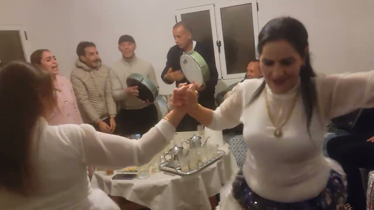 احيدوس مع الفنان حوسى مونفرير والمجموعة