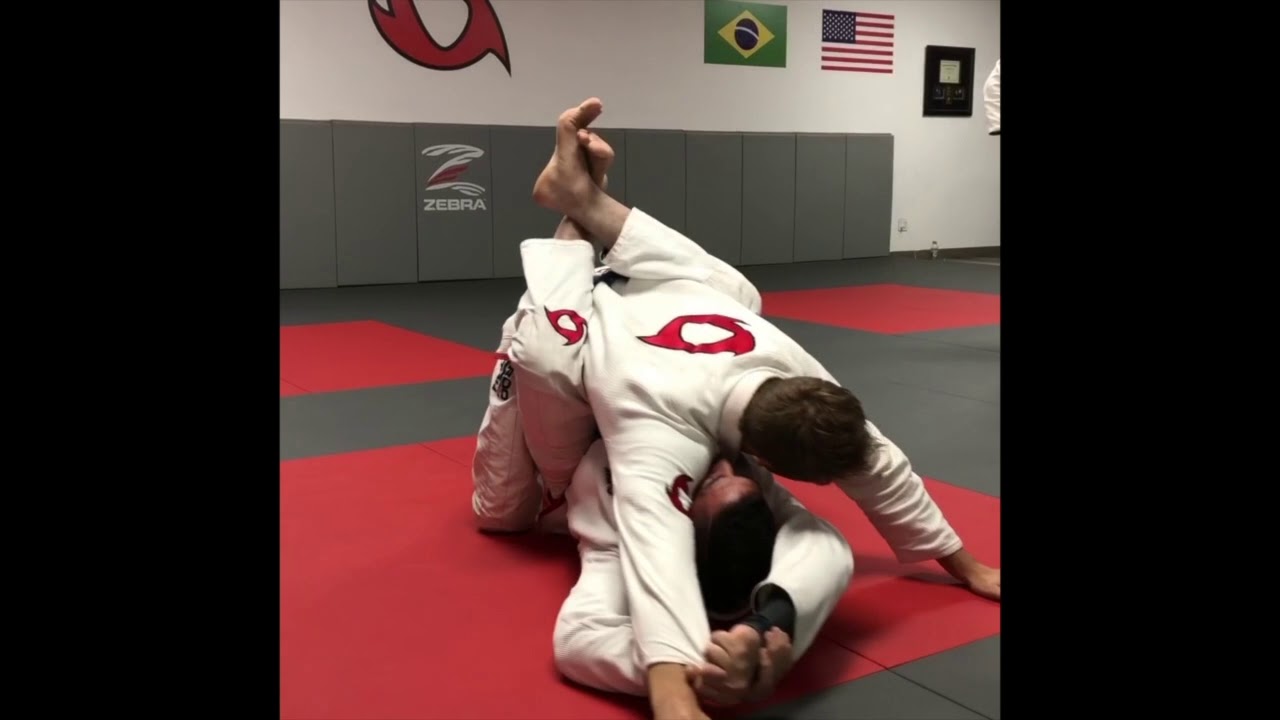 Break the posture in closed guard - YouTube