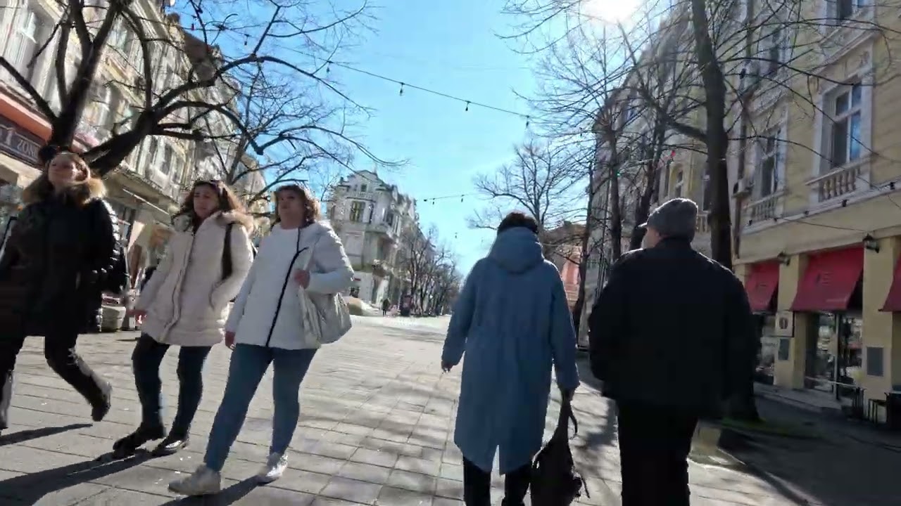 Разходка от центъра до морето.