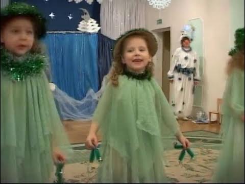 Новогодняя елка в детском саду. Елка в садик. Елка утренник. Сценка к новому году. Ёлки в детских садах.