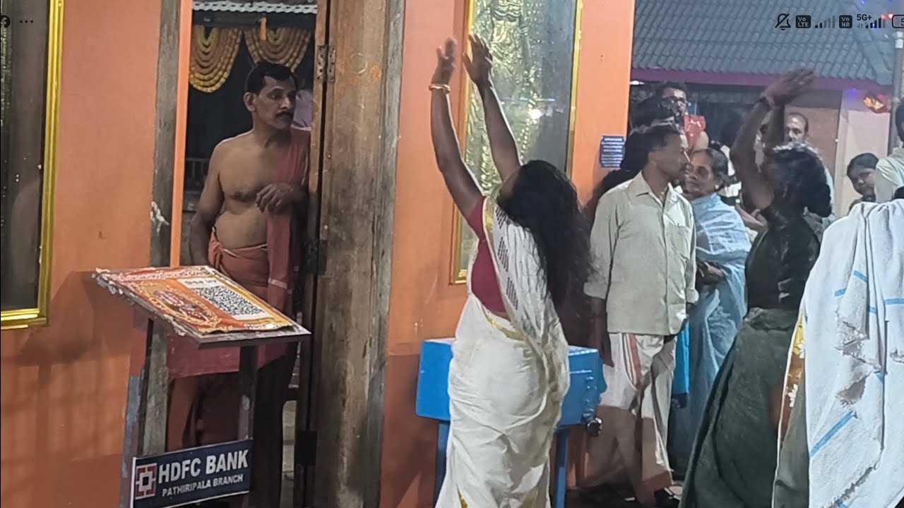 ചിനക്കത്തൂർ./ഒറ്റപ്പാലത്തെ ഗംഭീര പൂരം/ഒരുതവണയെങ്കിലും കണ്ടില്ലെങ്കിൽ നഷ്ടം