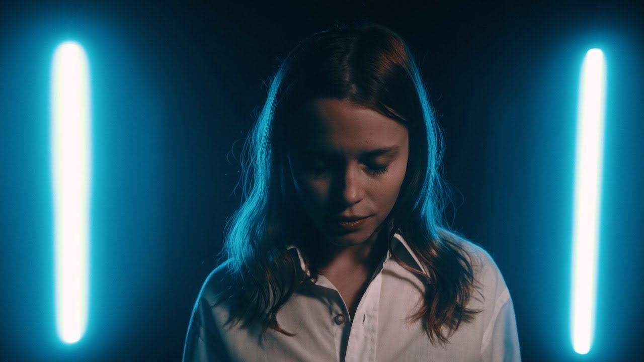 Eleven - En Un Rincón de Vos (Video Oficial) adlı videoyu YouTube'da izle Eleven - En Un Rincón de Vos (Video Oficial) adlı videoyu YouTube'da izle