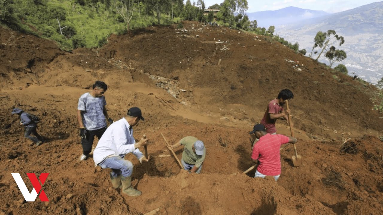 Сильные дожди вызвали оползень в городе Санта-Марта, Колумбия, в результате чего погибли 3 челове...