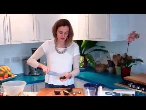 saskia's-raw-food-recipes---guacamole-mushrooms