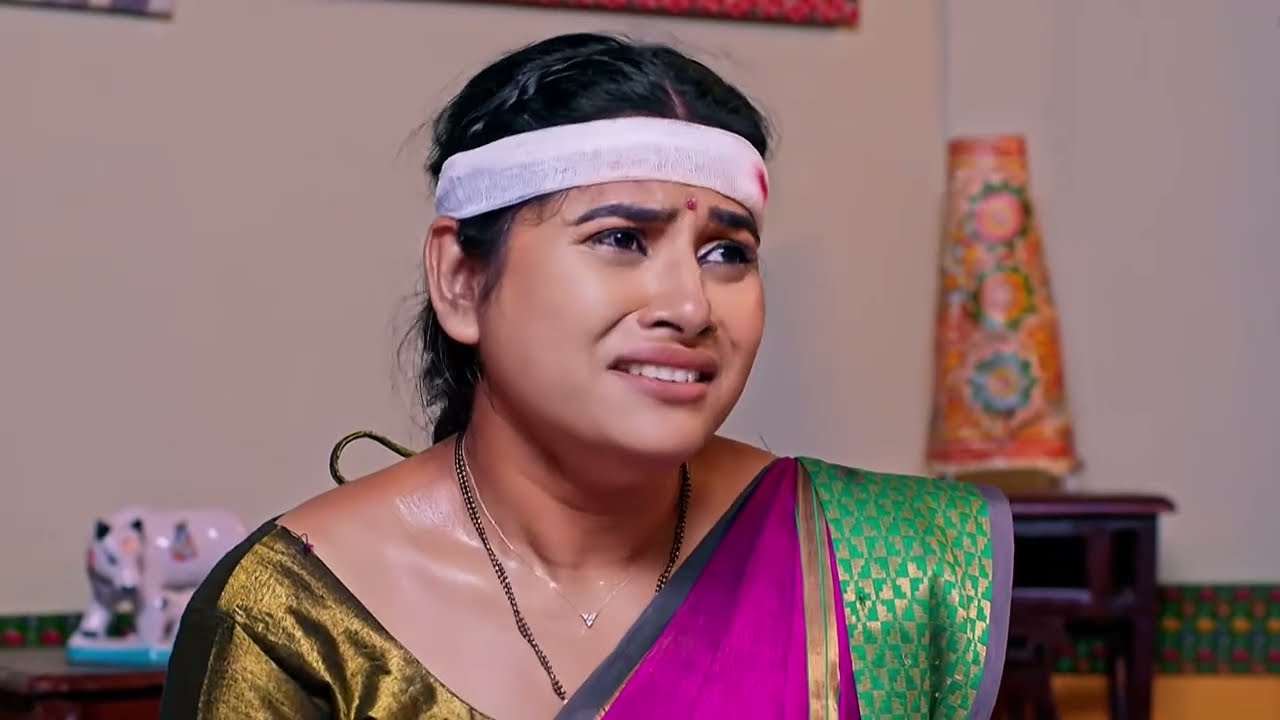 Akshara, Aravind వేషం మార్చుకుని ప్రవేశిస్తారు | Radhamma Kuthuru | Full Ep. 1106 | ZEE Telugu