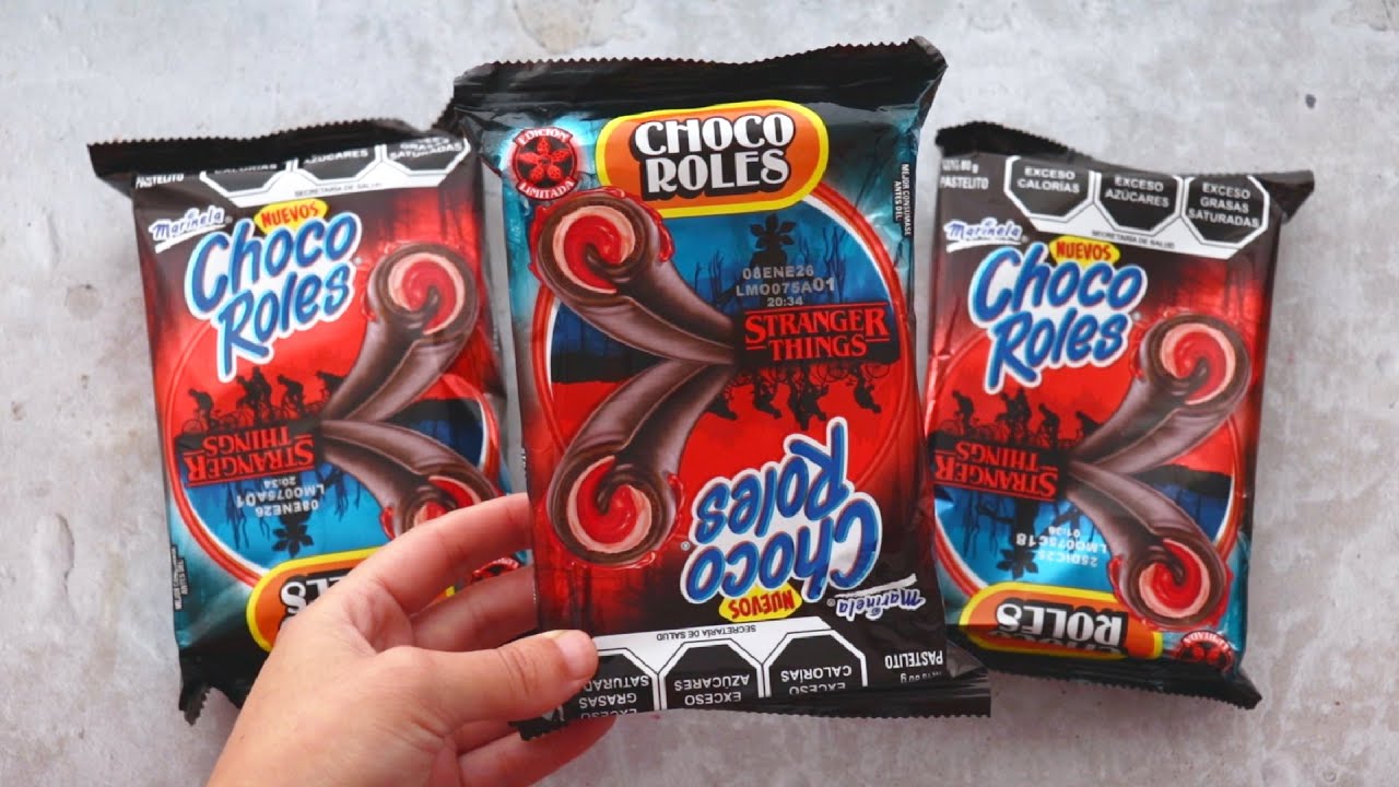 [ASMR] 😱 Pruebo los NUEVOS Chocoroles de STRANGER THINGS !!! ☎️ 📺 🔦 ...