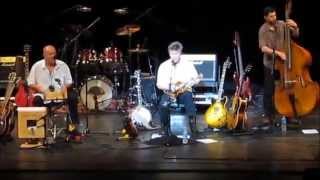 Miniatura de vídeo de "UKULELE LOVE SONGS - JOE BROWN ST DAVIDS HALL 2014"