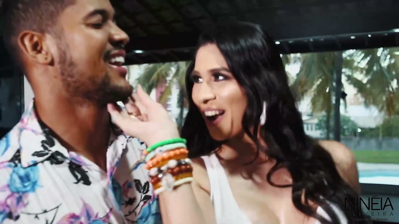 Clipe da música Colinho da mamãe - Nineia Oliveira e Paulinha Abelha