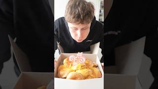 Thumbnail for CHEESEBURGEROVÝ NAROZENINOVÝ DORT