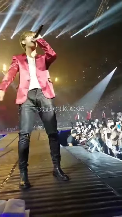 [FANCAM] BTS THE WINGS TOUR OSAKA JAPAN DOME 2017 TAEHYUNG CLOSE TO FANS DANGER FOCUS