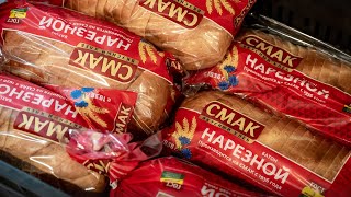 У экс-губернатора забирают хлеб с макаронами