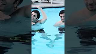 Baturay Anar,Turgut Ekim ve Kaya Giray havuzda dans ediyor