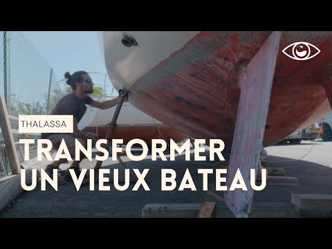 Vidéo: Petite maison avec un toit ondulé et de magnifiques vues sur la baie