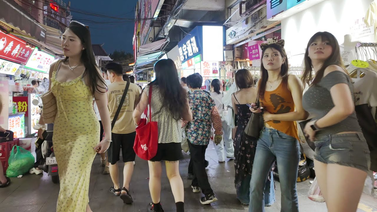 广州龙洞街景，学生妹天堂，Chinese street scene 4K