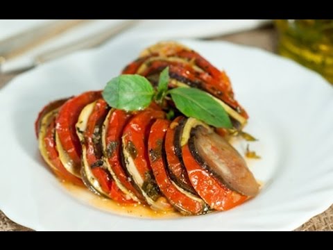 Video: Kā Pagatavot Dārzeņu Ratatouille Pannā