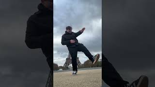 TENIA QUE HACERLO 🤣 @MoMoLaDinastia #momo #momoladinastia #humor  #baile #paris #torreeiffel