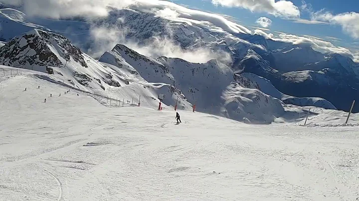 Alpe d'huez - Glacier Sarenne - Epic run longest black piste in Europe. Amazing views - bluebird day