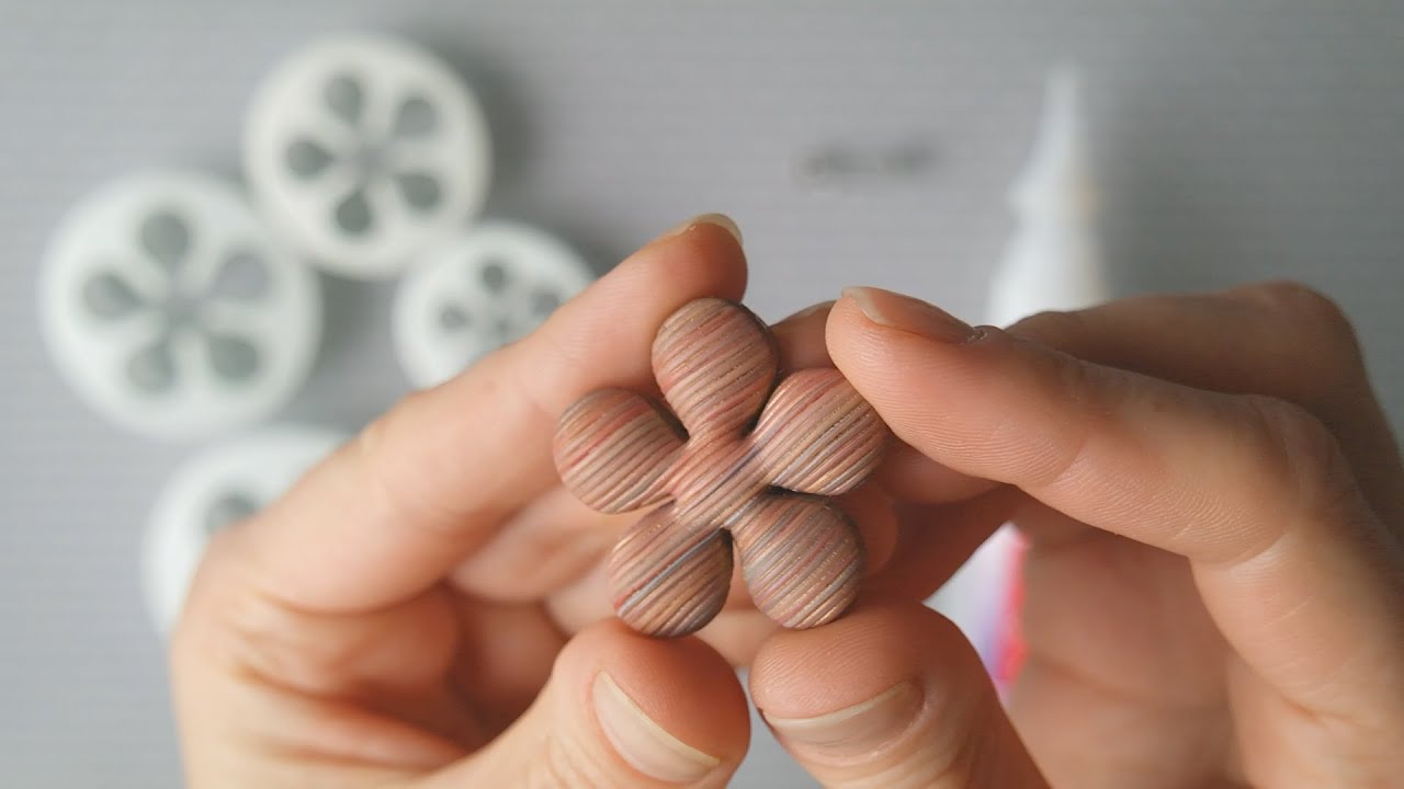 Brosa floare aurie simpla din pasta polimerica