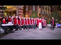 Chay×東京エキマチ合唱団 東京駅クリスマスゲリラコンサートの様子