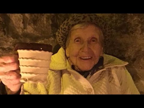 В Петербурге выписали из больницы 96-летнюю блокадницу, которую едва не зарезали на пороге дома