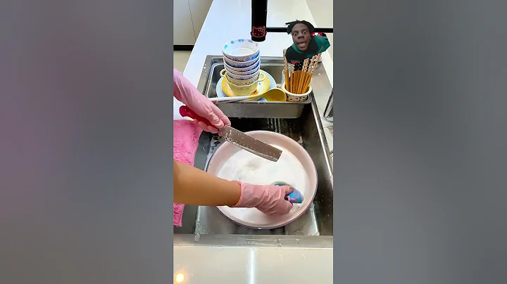 How to save water when doing dishes 💦 Use water wisely #asmr #asmrcleaning #dishwashing #housechore 