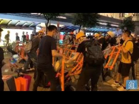 【衝擊立法會】騒亂參與者夜晚將雜物堆疊 欲捲土重來
