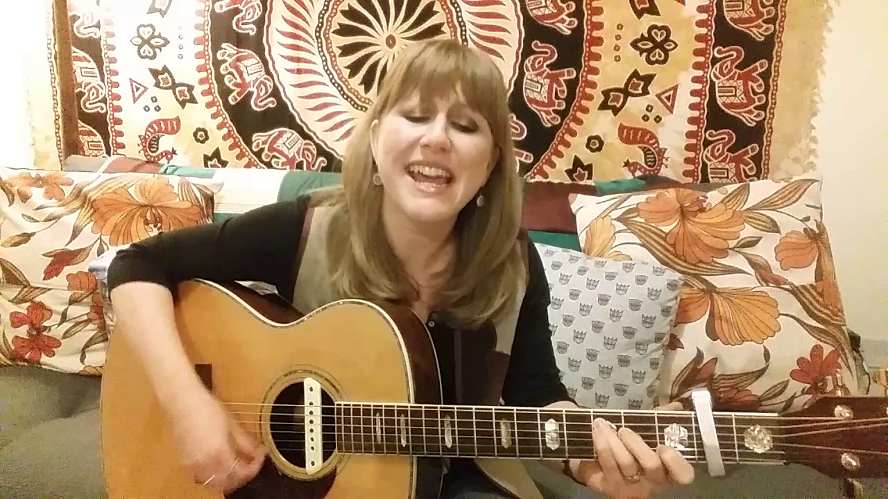 Holly Jukebox 2017 - #22 - There's a Guy Works Down The Chip Shop Swears He's Elvis (Kirsty MacColl)