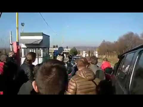 Закарпатські МИТНИКИ заблокували пункт виїзду з Ужгороду...