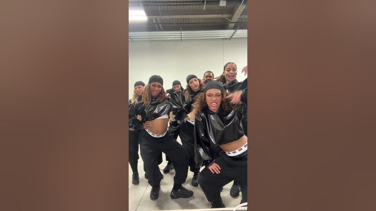 Drake brought back Tanisha Scott for NOKIA choreography. linked back with her since Hotline Bling