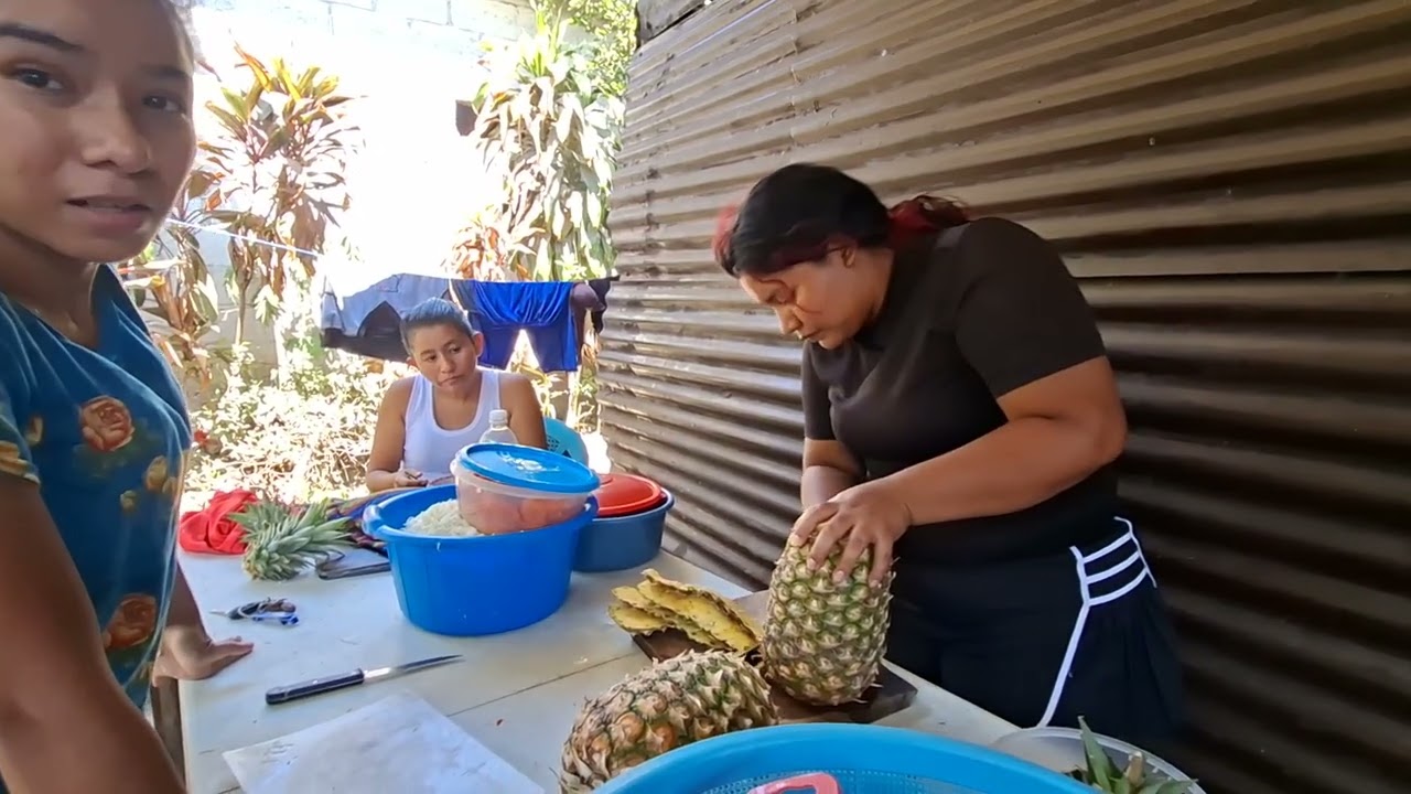 Las chicas andan con todo con la preparacion d Los alimentos pero al estilo vean 😉