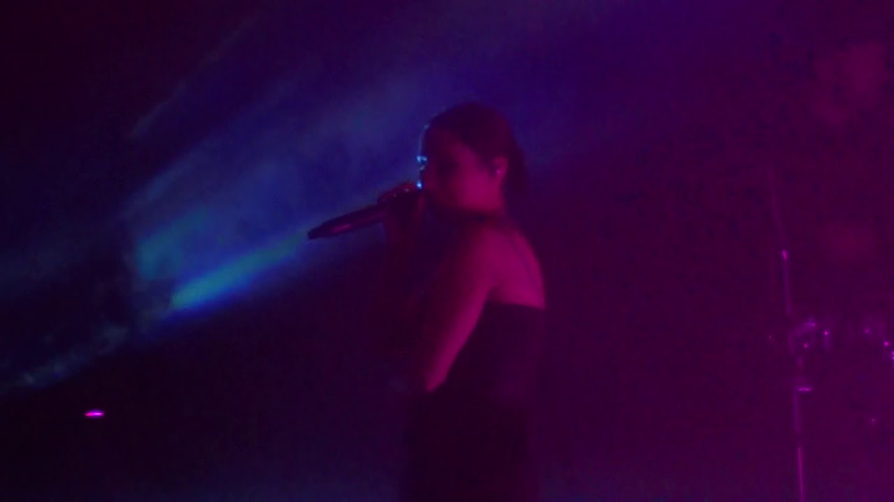 Banks - Beggin for thread - Live at Cirque Royal, Brussels - 19 November 2019