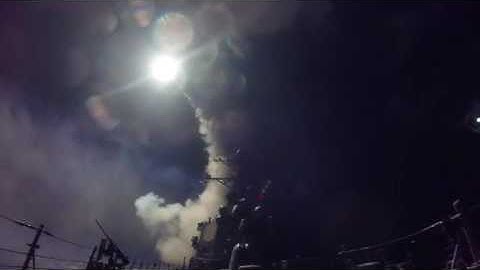 Video: 59 tên lửa Tomahawk Mỹ ồ ạt oanh tạc căn cứ Syria
