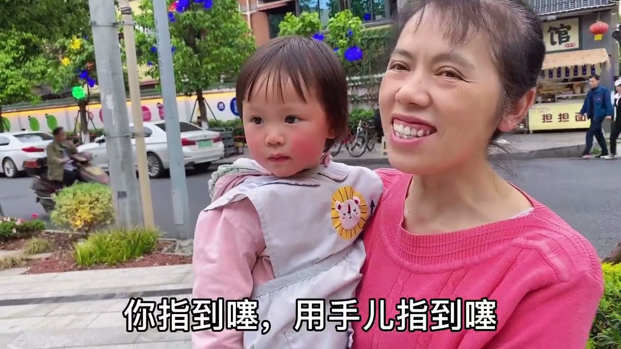 王大川独自带嘉曦回成都，宝贝没黏小娜了，就是不喊妈妈怎么回事#爸爸带娃 #人类幼崽 #你的可爱治愈一切不可爱