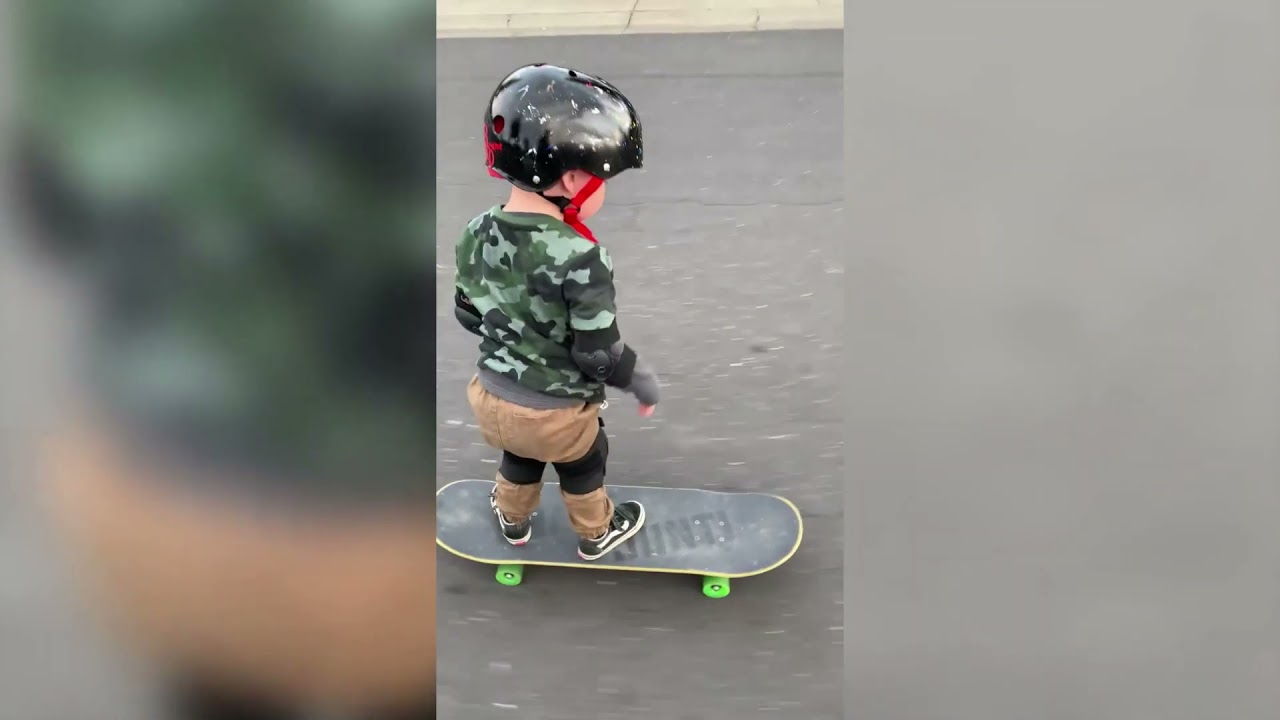 California, bimbo di 3 anni è un fenomeno con lo skateboard 