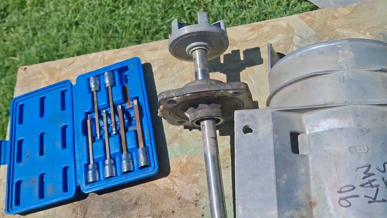 Как снять струйный насос Kawasaki 650/750 для замены крыльчатки.