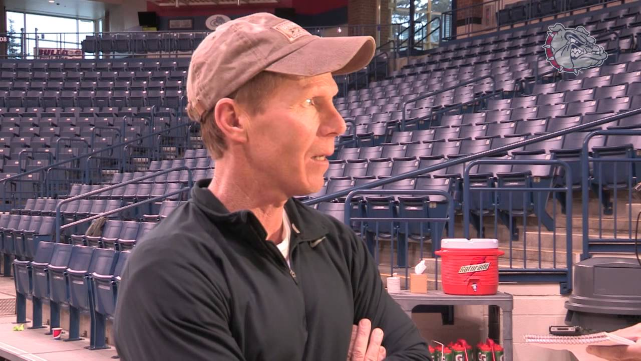 Gonzaga Men's Basketball Hits The Road - YouTube
