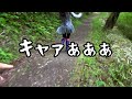 【衝撃映像】女性の服にヘビがポン！見た事も無いほど大絶叫して大混乱に！！！！