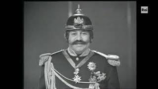 Paolo Villaggio in uniforme (1969)