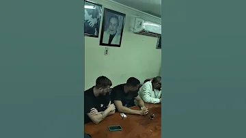 مفاجأة مصطفي كامل يهدد مطربي الراب مروان بابلو و عفروتو بعد ألقائه المايك فى وجه زمايله 